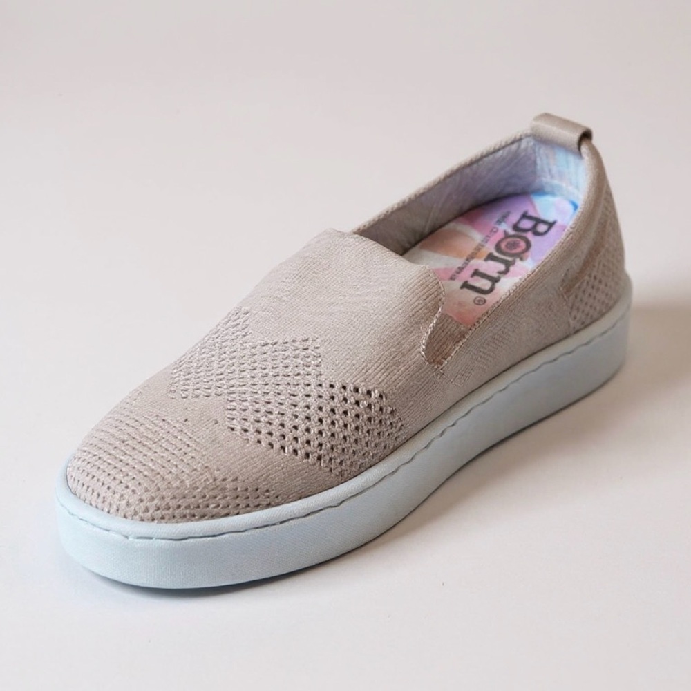 NWOB Born Solstice Blush Pink Knit Women’s‎ Slip On Sneaker Size 7.5